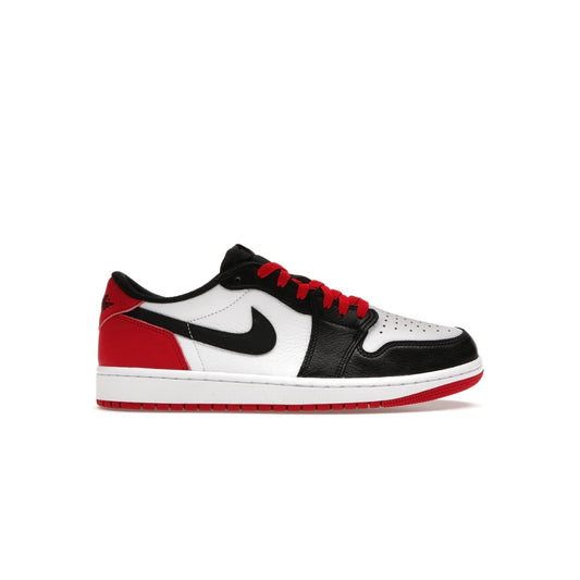 Jordan 1 Retro Low OG Black Toe 2023
